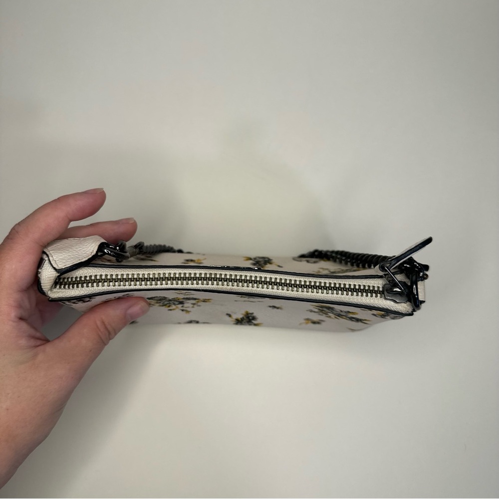 Coach White Floral Prairie Print Nolita 19 Wristlet - Picture 6 of 10